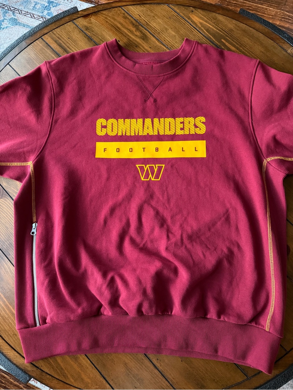 Nike NFL Washington Commanders crew sweat shirt.
Excellent condition